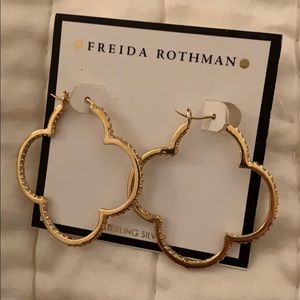 Freida Rothman hoop earrings style: YZE7152